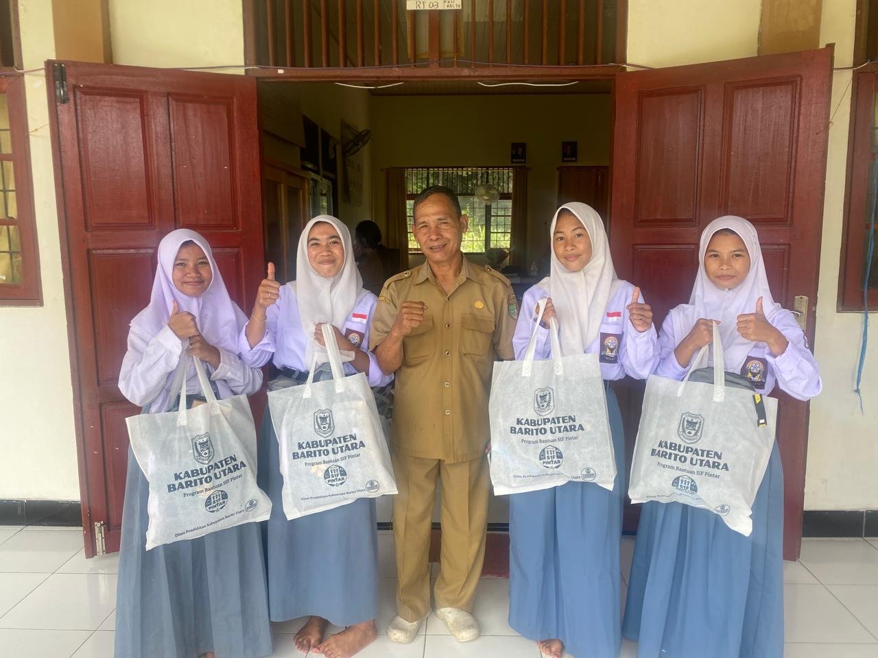 Bantuan Seragam Sekolah